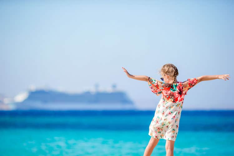 girl dreaming of a cruise