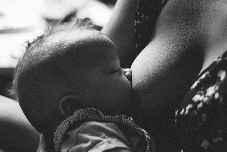 How to Increase & Maintain Breast Milk Supply: Tips from a Holistic Certified Nutritionist 4 mother breastfeeding baby to maintain breast milk supply