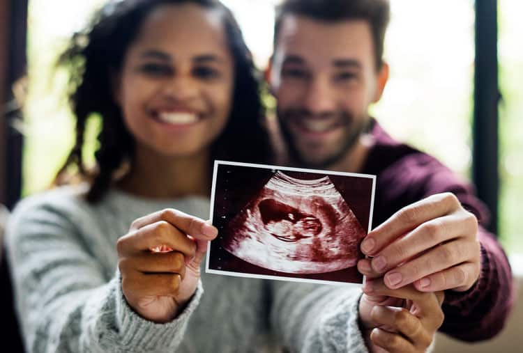 Top 6 Dental Myths that Every Pregnant or Breastfeeding Woman Should Know 4 happy couple showing an ultrasound picture