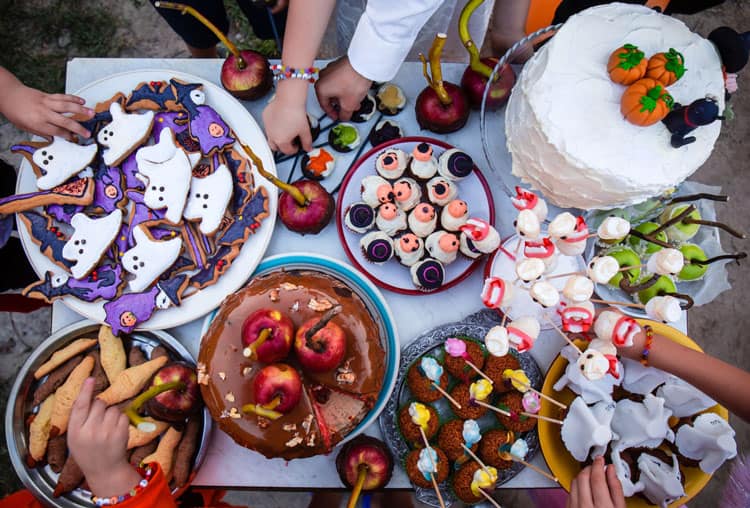 {Updated} 9 Trick-Or-Treating Alternatives For Halloween During Covid-19 5 {Updated} 9 Trick-Or-Treating Alternatives For Halloween During Covid-19