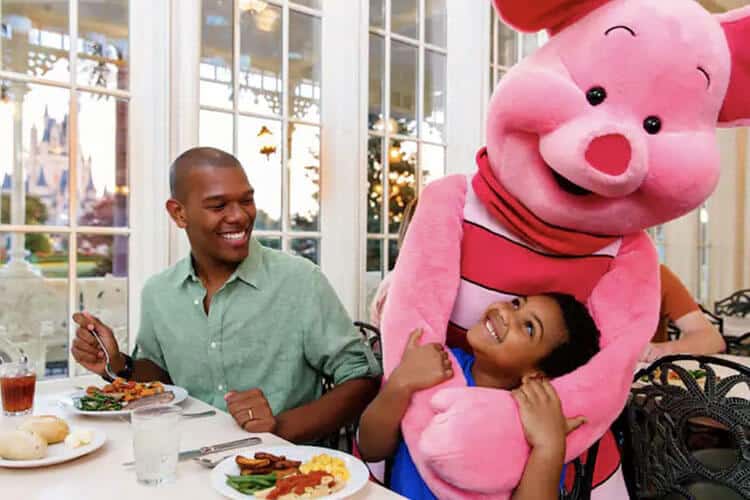 dining with characters at magic kingdom