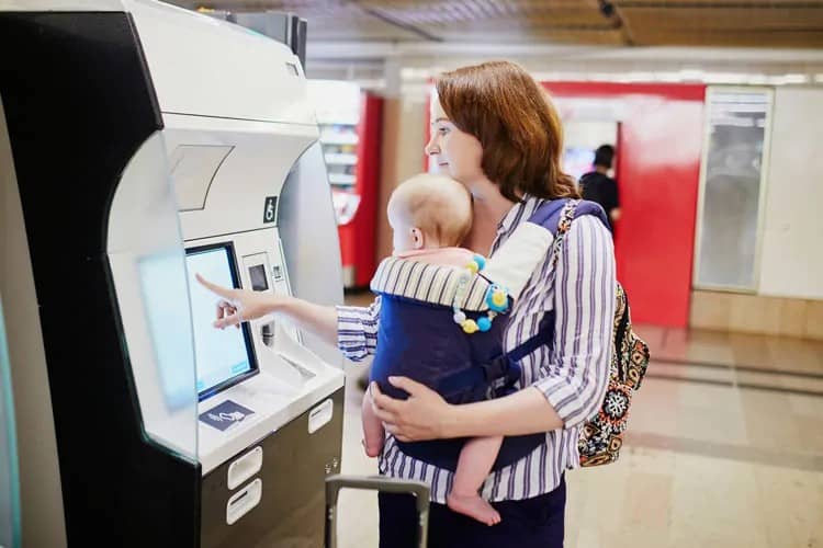 Artículos para bebés claves para viajar con bebé en avión