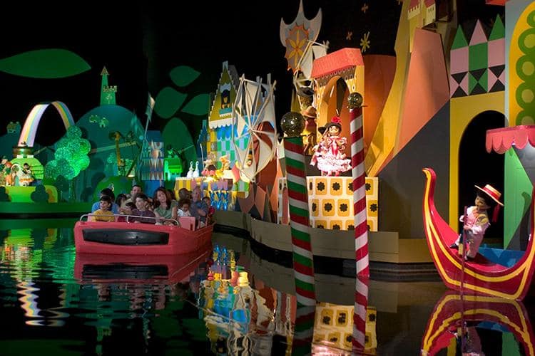 &Quot;It'S A Small World&Quot;: Un Viaje En Barco Fascinante
