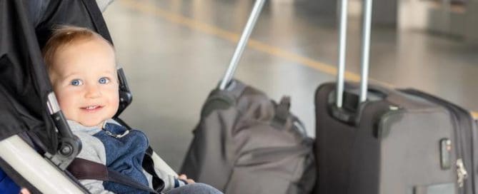 la Seguridad del Aeropuerto con un Bebé